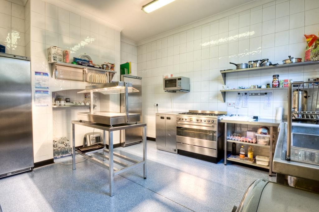 Tower House Executive Guest House ポンテフラクト エクステリア 写真
